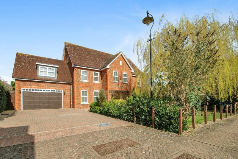 Images for Brook Farm Close, Bishop's Stortford EAID:fordycefurnivallapi BID:1